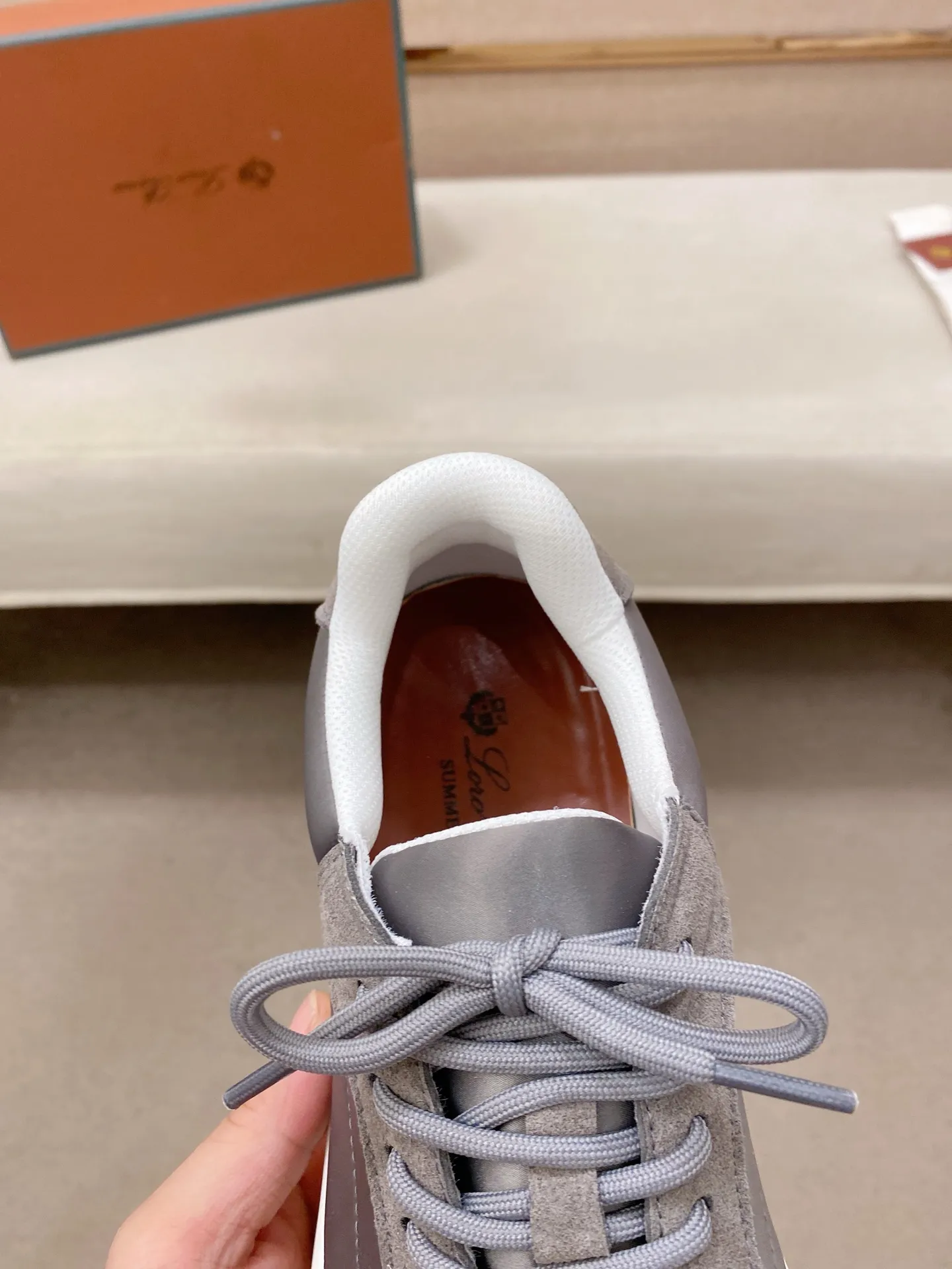 Men's shoes 💰: 462💰🔥𝐥𝐨𝐫𝐨 𝐏𝐢𝐚𝐧𝐚 lp classic loafers, an Italian treasure brand, the only brand that can match Hermès! Only after wearing it do we realize that we can’t live up to our feet. The upper is made of imported first-layer cowhide with breathable fabrics, water-dyed cowhide foot pads, and the official original glass rubber outsole and pendant. Exclusive original packaging (tag ➕ brand paper ➕ outer box ➕ hand bag) code number: 38-44. Can be customized 45-46